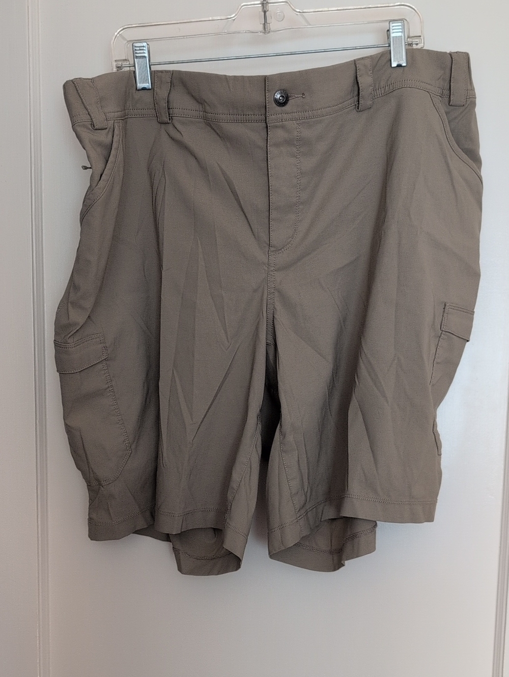 Women's Cargo Shorts in Taupe